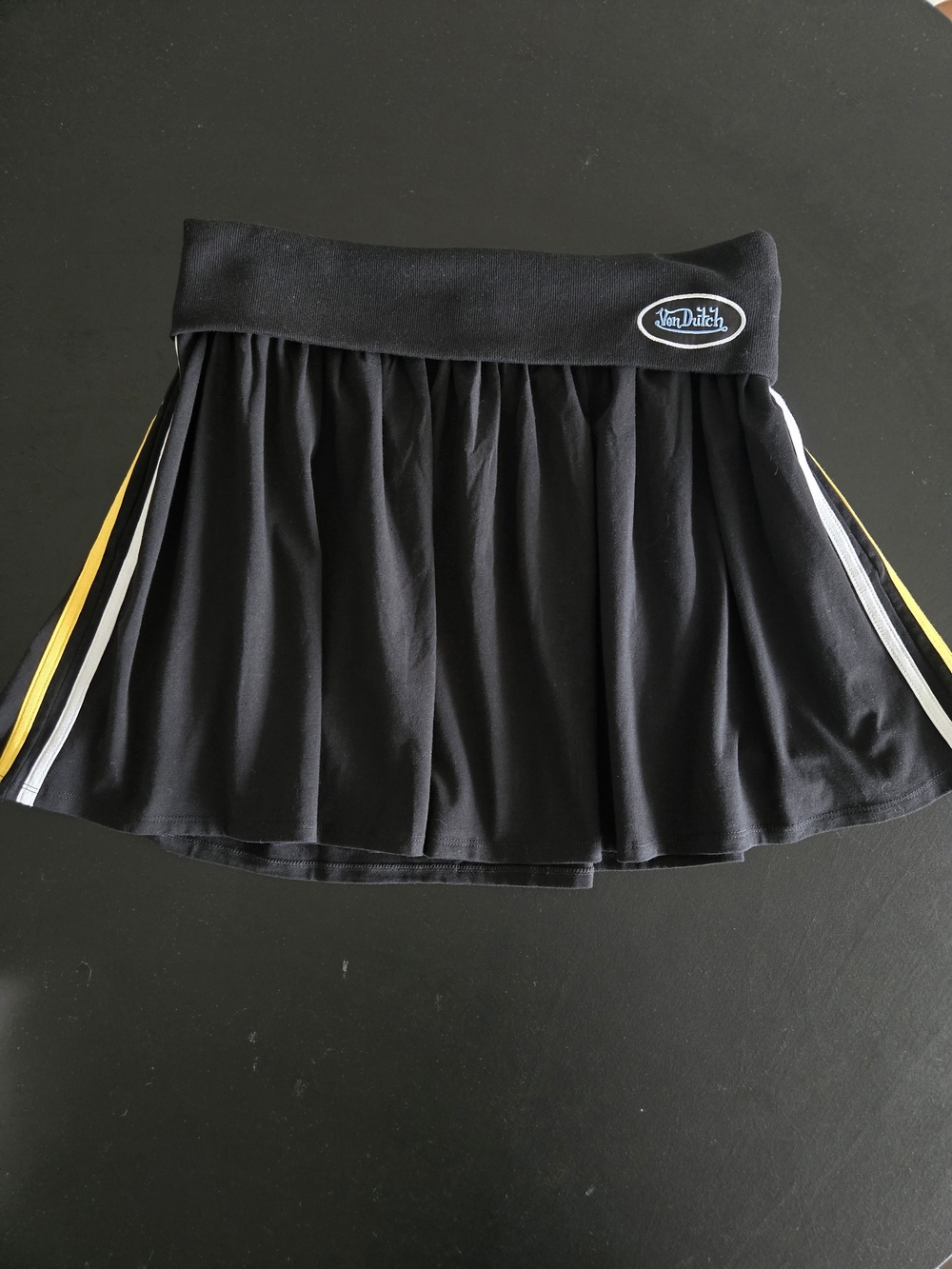 NWT Von Dutch Black Athletic Pleated Mini Skirt with Yellow Striping Size XL